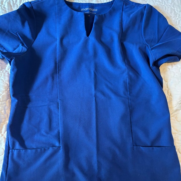 Set of 2 Mandala XS Women’s Galaxy Blue Scrub Tops - Picture 4 of 5